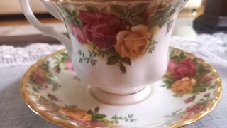 Taza porcelana inglesa Royal Albert
