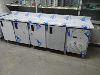 BAJO MOSTRADOR 4 PUERTAS