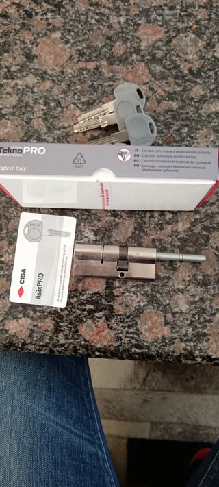Cilindretto per serratura marca Cisa