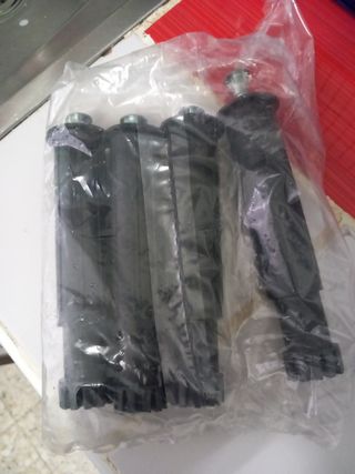 Niveladores para mesa o cama.