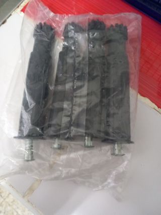 Niveladores para mesa o cama.