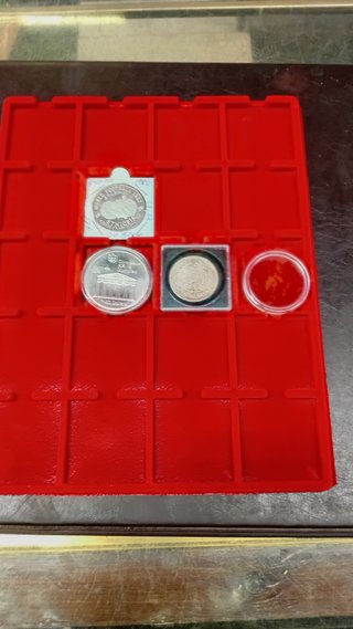 BANDEJA CARTONES MONEDAS FORADAS CUADRUM O CARTONE