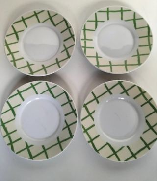 4 tazas con sus platos