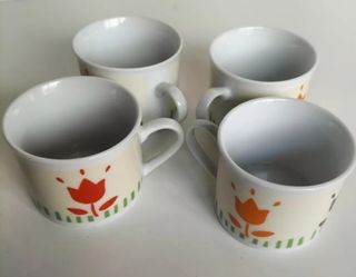 4 tazas con sus platos