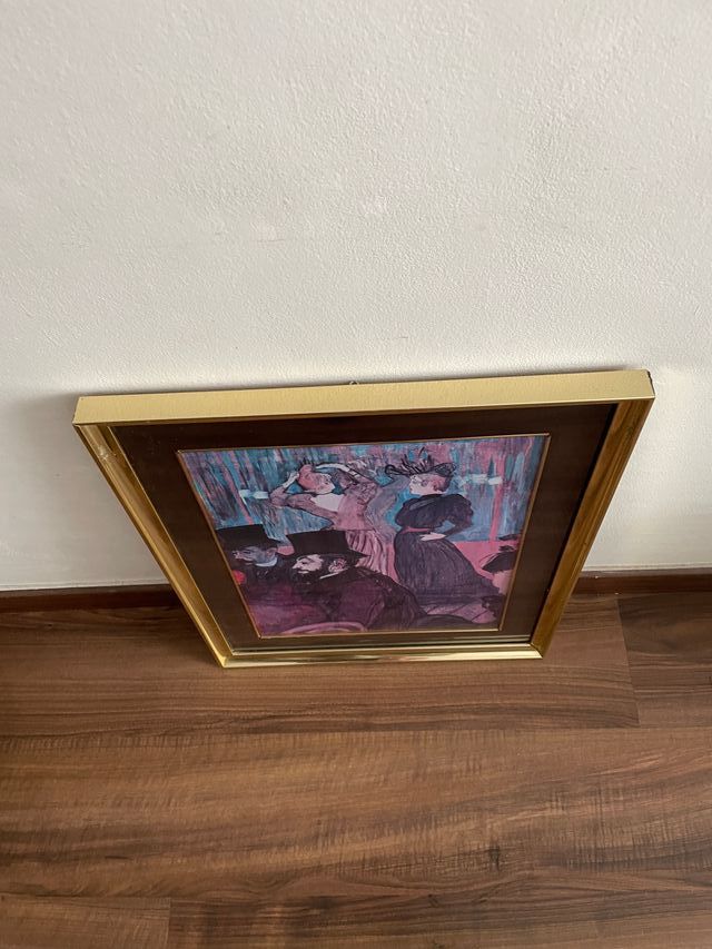 Imagem - decoração com armação em metal dourado