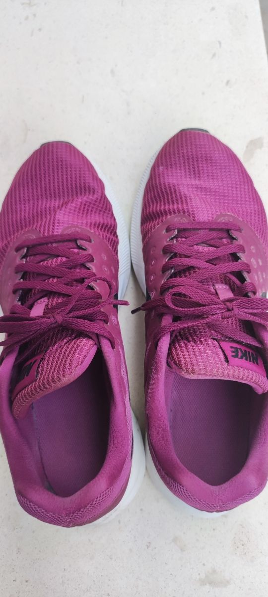 Zapatillas Nike running correr granate