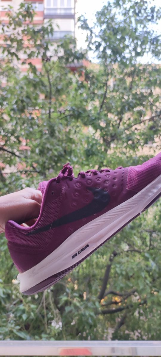 Zapatillas Nike running correr granate