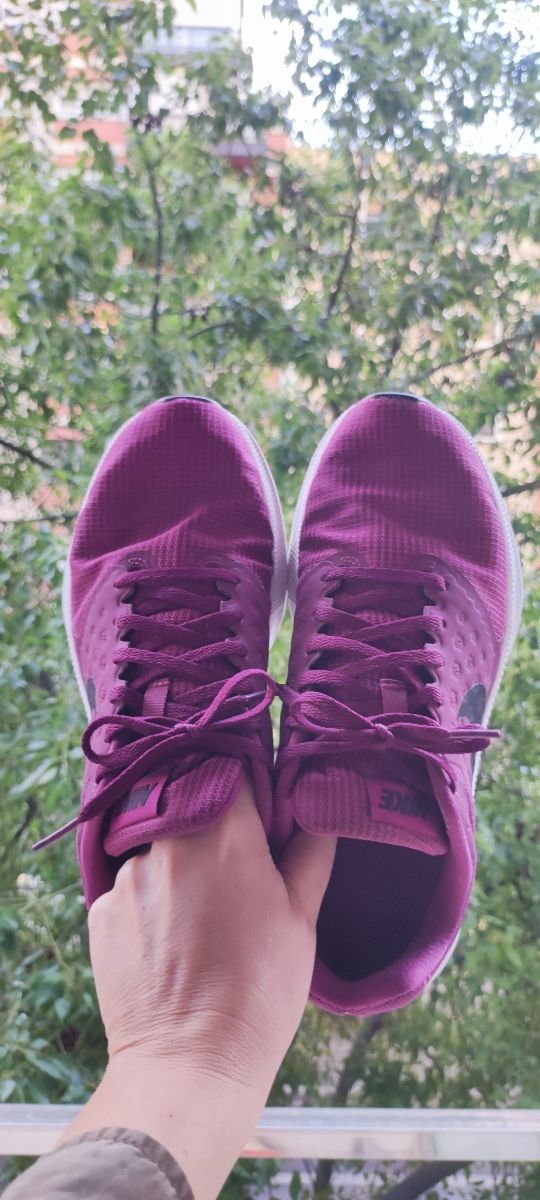 Zapatillas Nike running correr granate