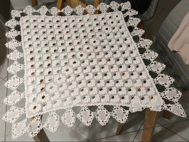 Centrotavola bianco all'uncinetto