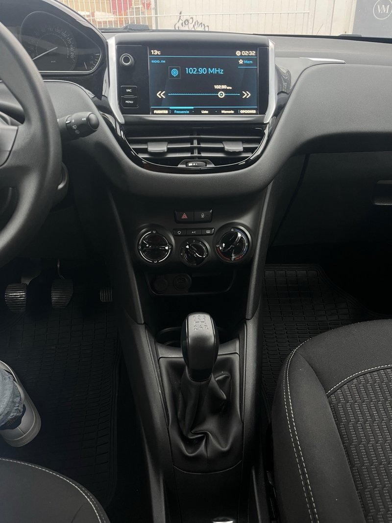 Peugeot 208 2019, foto 3
