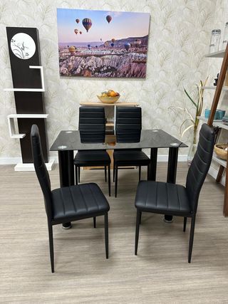 MESA CRISTAL CON 4 SILLAS