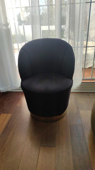 sillon terciopelo negro y base dorada