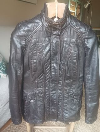 Cazadora piel sintética marrón 