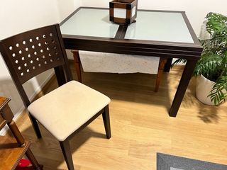 Mesa madera/cristal y 4 sillas