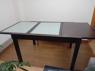 Mesa madera/cristal y 4 sillas
