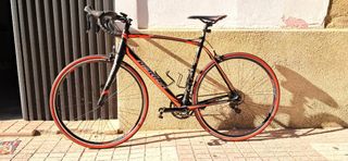 Bicicleta de carretera marca "Merida".