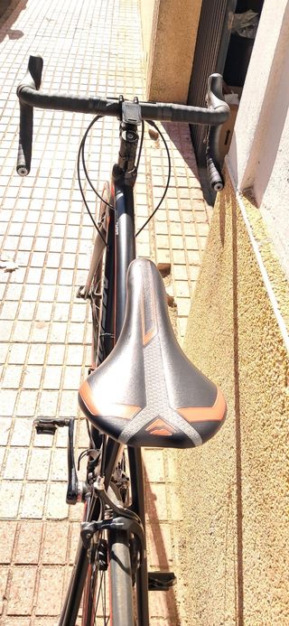 Bicicleta de carretera marca "Merida".