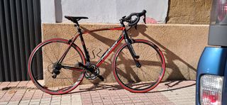 Bicicleta de carretera marca "Merida".