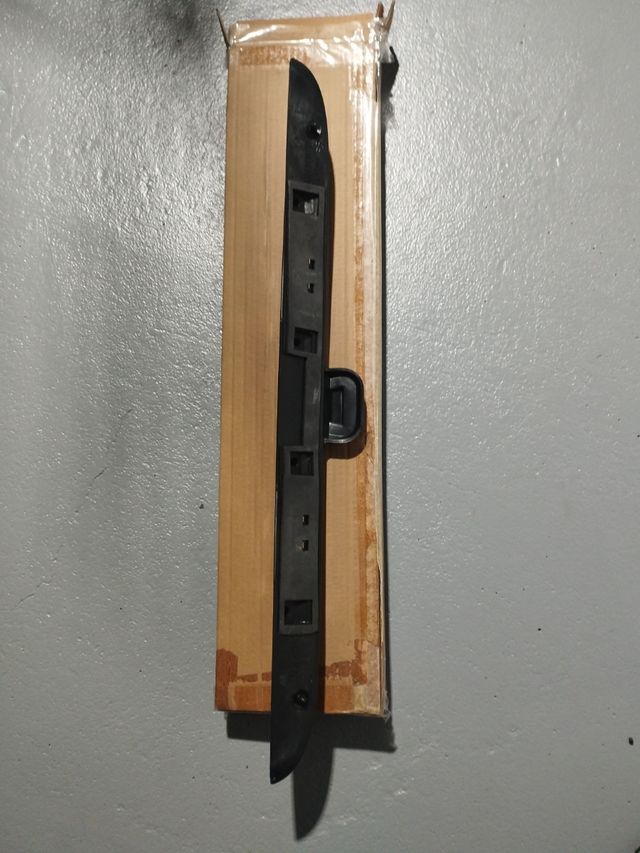 Moldura portón Rover 25 / 200 CXB101630PMD