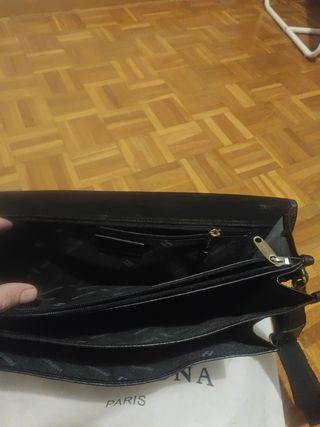 Cartera Maletin Hexagona cuero negro