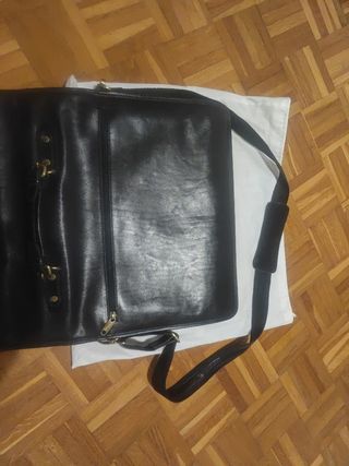 Cartera Maletin Hexagona cuero negro
