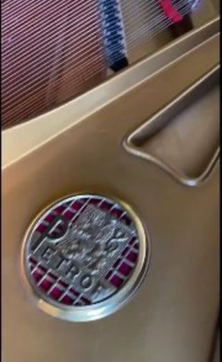 Oferta!!! Piano de cola Petrof, poco uso.