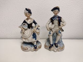 Figuras de porcelana japonesa jóvenes bailando