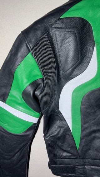 Cazadora de moto de piel
