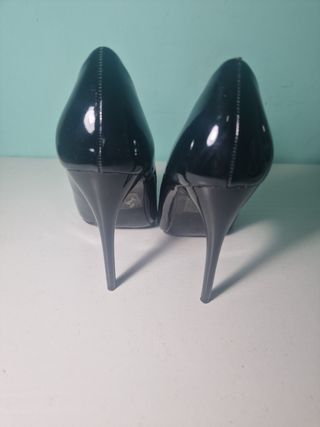 Scarpe con tacchi nere alte