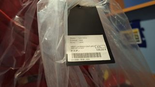 Vestido raso rojo sin estrenar, con etiqueta