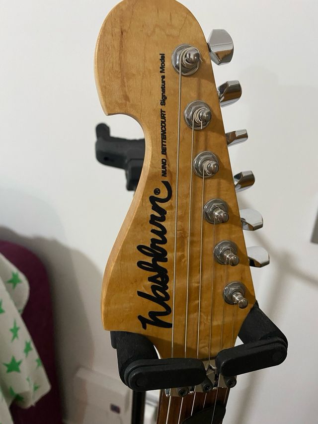 Guitarra Washburn N2 red wine