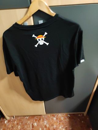 Camiseta negra one piece