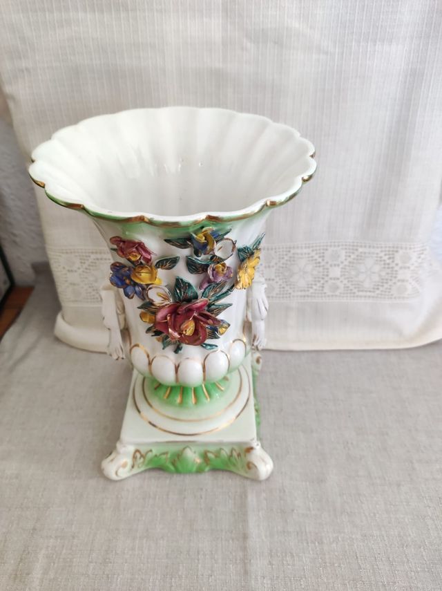 ANTIGUO JARRON ESTILO ISABELINO