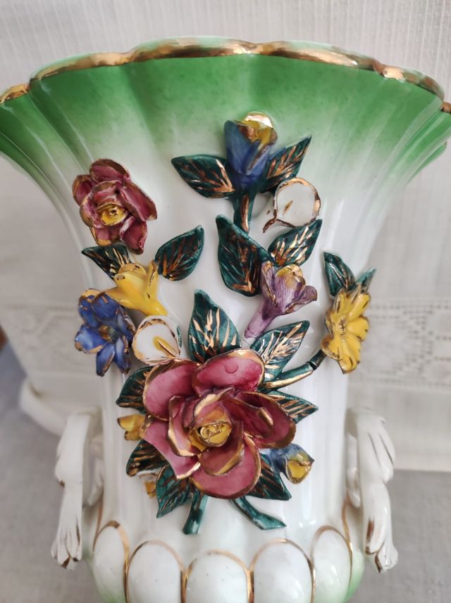 ANTIGUO JARRON ESTILO ISABELINO