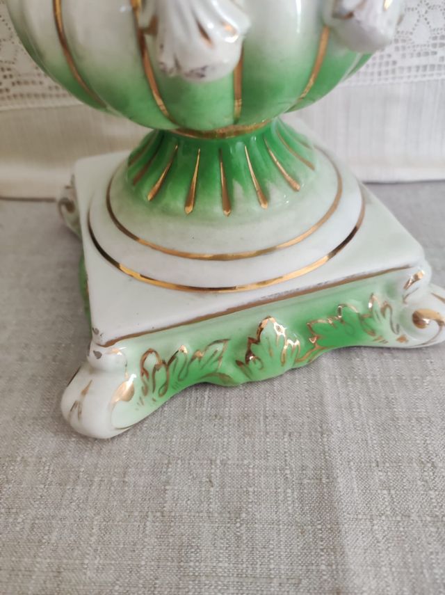 ANTIGUO JARRON ESTILO ISABELINO