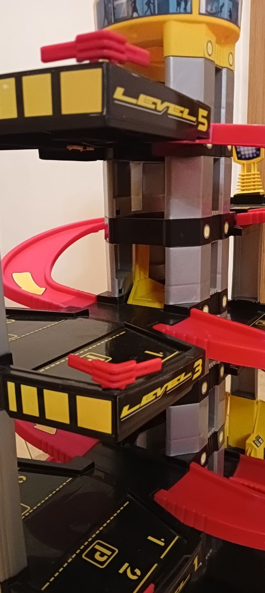 Parking coches 5 plantas molto