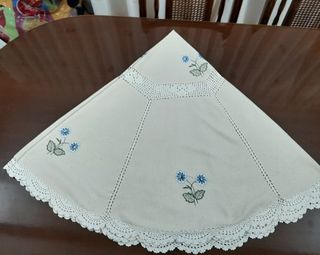 Faldón o cubremantel bordado mesa redonda