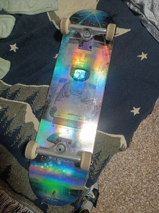 Monopatín con buda pinchadiscos