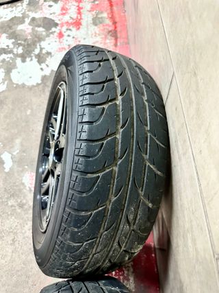 SE VENDEN LLANTAS CON RUEDAS PARA BMW COMO NUEVAS