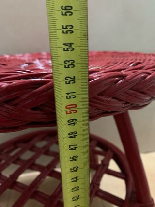 Mesa,tiene cristal encima tambien