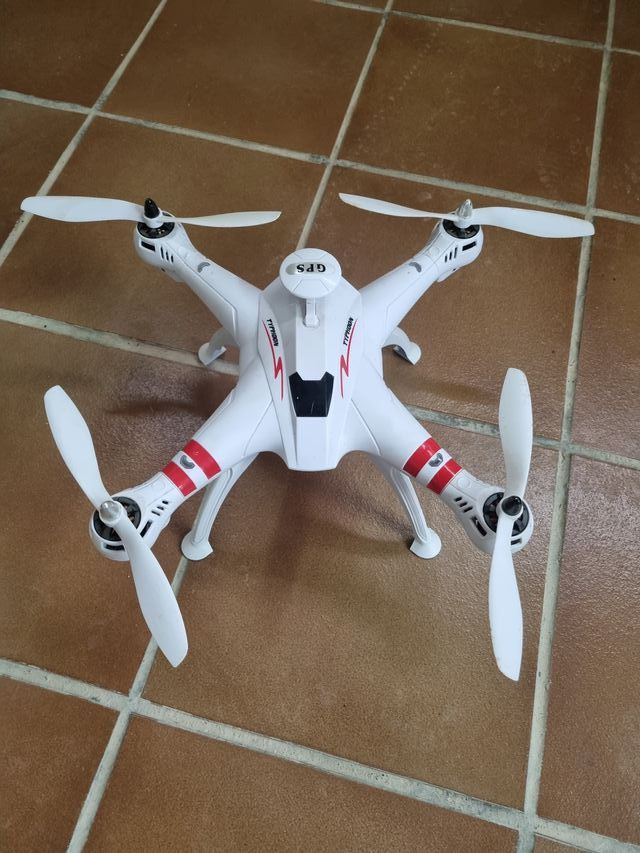 Drone Thypoon X16
