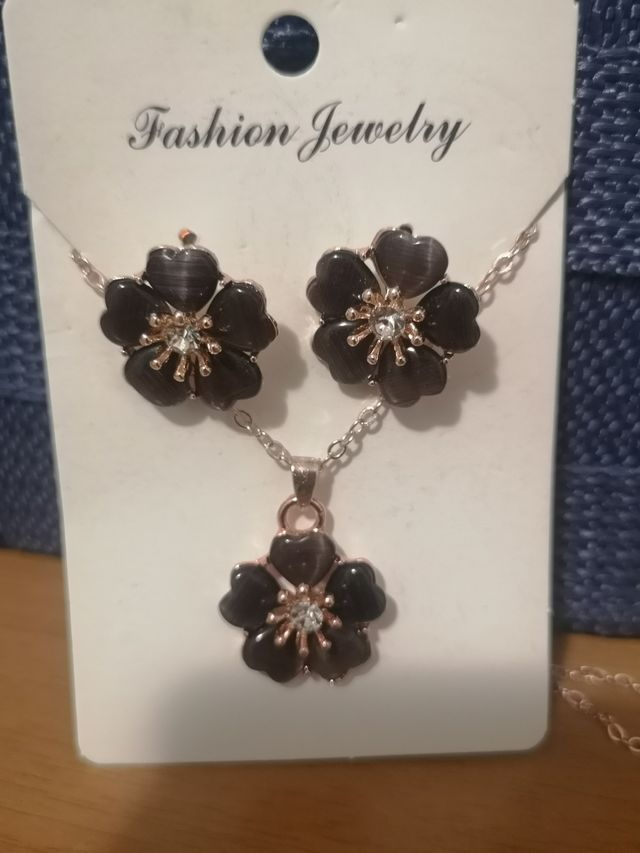 Set collana orecchini fiore nero