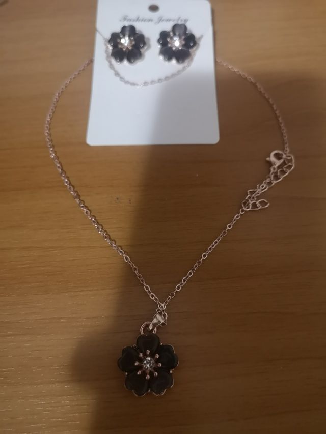 Set collana orecchini fiore nero