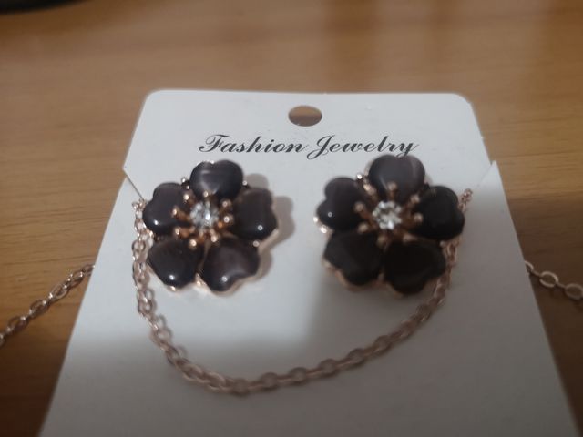 Set collana orecchini fiore nero