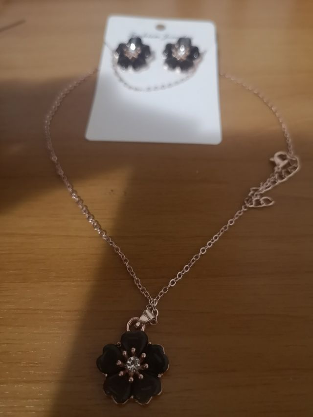 Set collana orecchini fiore nero