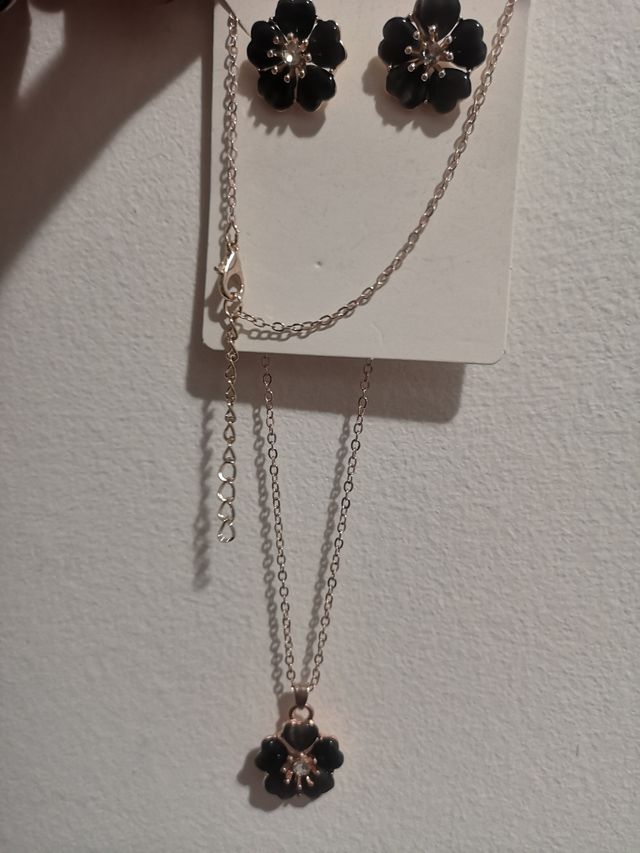 Set collana orecchini fiore nero