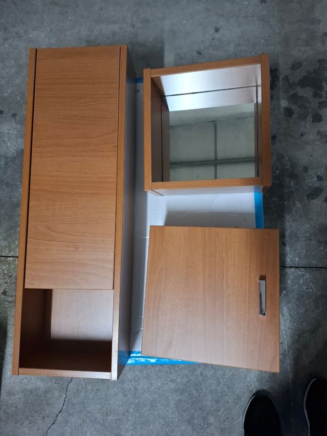 Tres piezas Salgar, armarios baño