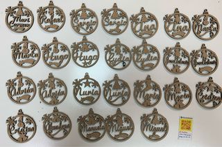 Pack 300 bolas de navidad de madera.