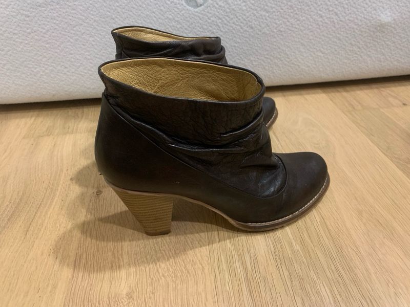 Botines piel marrón oscuro mujer marca Igualados de segunda mano