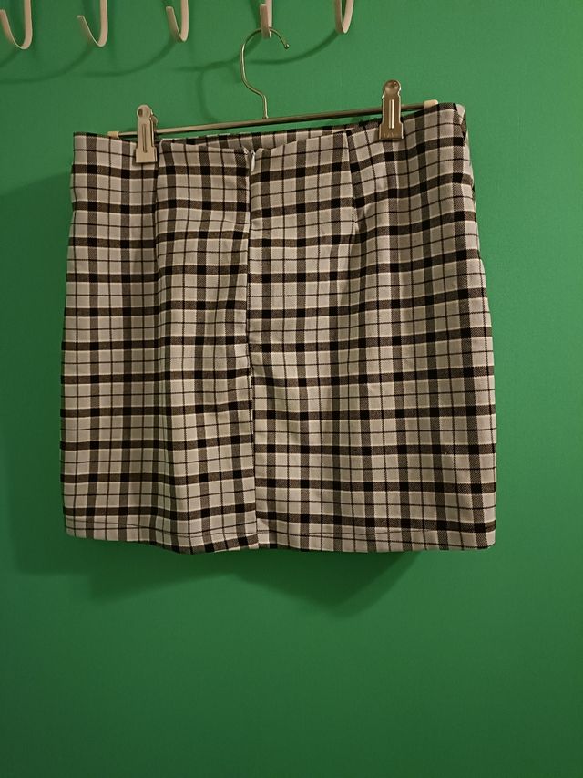 Minifalda de cuadros escoceses.